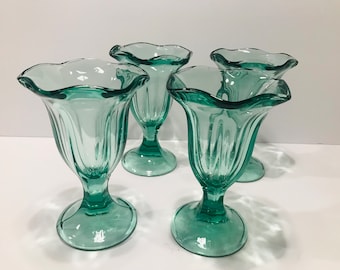 Vintage Set of 4 Emerald Green Anchor Hocking Parfait Bowls