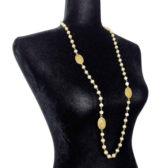 chanel pearl and cc necklace vintage