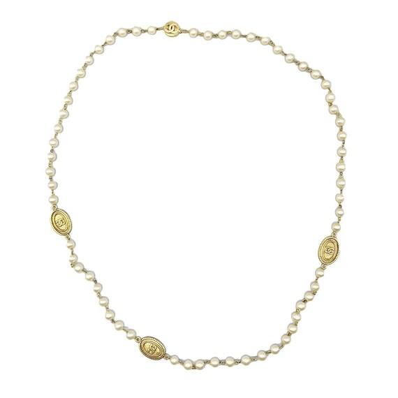 GOLD & PEARL CHICORY MEDALLION 17