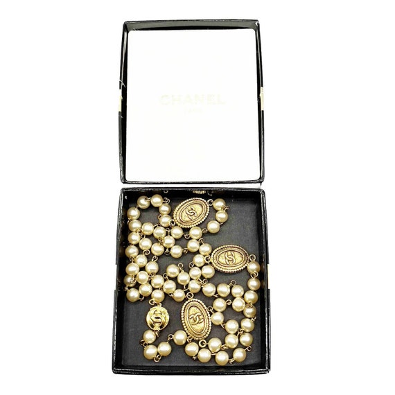 CHANEL - Vintage CC Logo Medallion Pearl - Gold T… - image 5