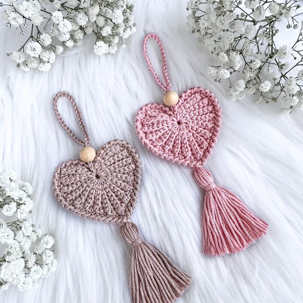 MOTIF : coeur « Frejdis » au crochet, gommages pour le visage, maniques, décorations à suspendre, porte-clés, modèle au crochet pour la Saint-Valentin en anglais et en suédois