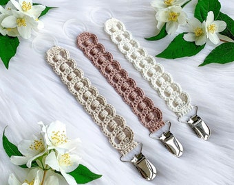 PATTERN: Crochet pacifier clip "Astrid", pacifier holder, virkad napphållare/nappband, crochet pattern in English (US-terms) and Swedish