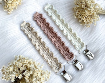 PATTERN: Crochet pacifier clip "Ester", pacifier holder, virkad napphållare/nappband, crochet pattern in English (US-terms) and Swedish