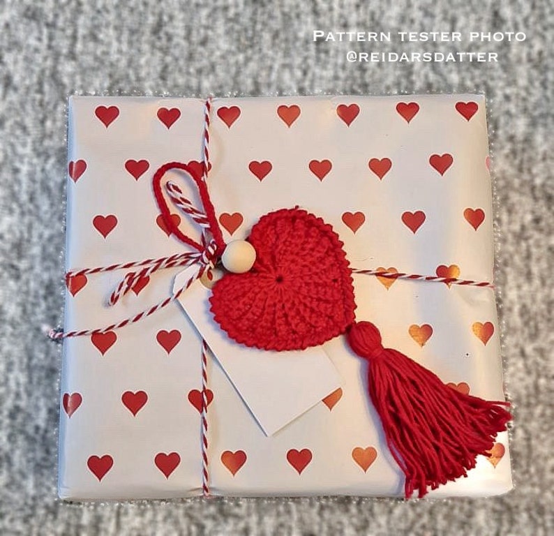Crochet hearts. Hang them on gifts, make keychains. Use as washable and reusable face scrubbies. Make a garland, use as car charms, bag charm. The perfect and quick handmade valentine gift.  Heart, love, elegant, classic, simple design. Animo design