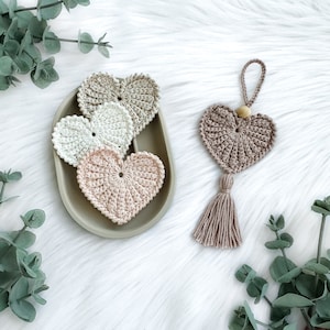 Crochet hearts. Hang them on gifts, make keychains. Use as washable and reusable face scrubbies. Make a garland, use as car charms, bag charm. The perfect and quick handmade valentine gift. Love, heart, elegant, classic, simple design. Animo design