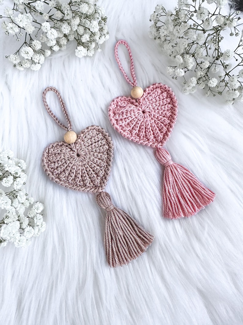 Crochet hearts. Hang them on gifts, make keychains. Use as washable and reusable face scrubbies. Make a garland, use as car charms, bag charm. The perfect and quick handmade valentine gift.  Heart, love, elegant, classic, simple design. Animo design