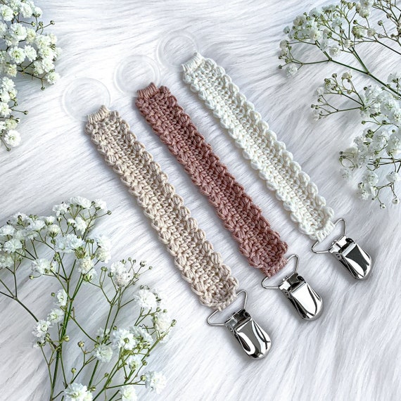 PATTERN: Crochet pacifier clip "Vera", pacifier holder, baby shower gift, virkad napphållare, crochet pattern English (US-terms) and Swedish