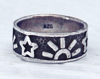 Vintage Sterling Silver Ring with Sun and Stars and Antiquing, Size 5 Ring, Pinky Ring for Woman, Silver Ring for Teen