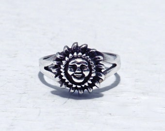 Vintage Sterling Silver Ring with Smiling Sun Face Focal, Size 7 Ring, Sun Ring