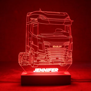 Kundenspezifische LED-Lampe für DAF XG-LKW | Plexiglas mit Lasergravur | Basis aus massiver Buche | Einzigartiges Geschenk für LKW-Fahrer | LKW-Lampe 3D-Modell