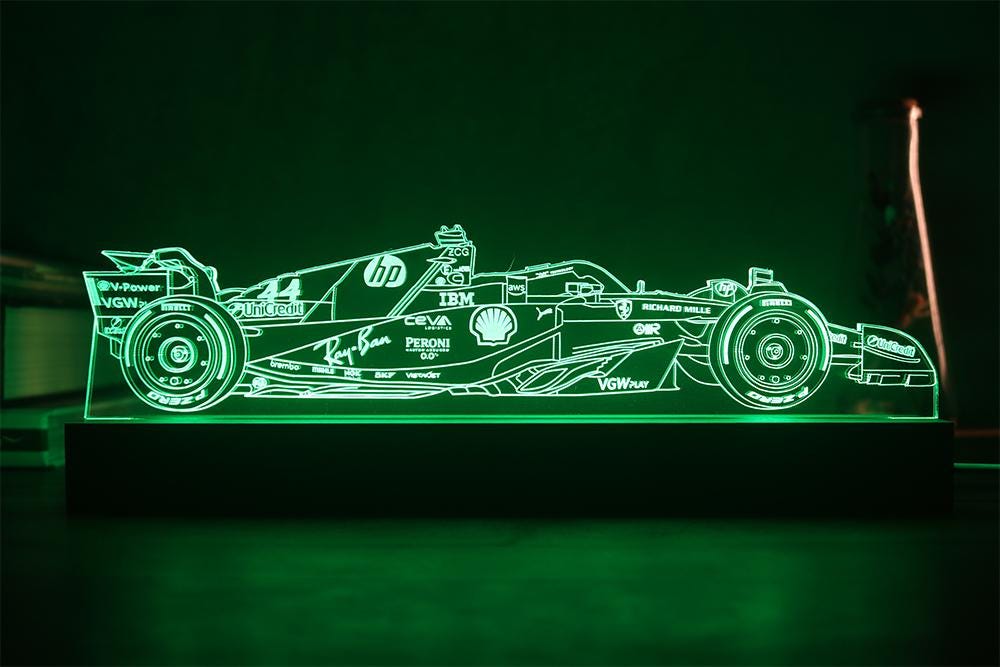 Caja De Luz Lewis Hamilton Ferrari 2025 - Lámpara Decorativa F1, 28 Cm X 10 Cm, Edición De Coleccionista