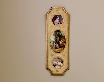Może przedstawiać: Dekoracja ścienna w pionie z pozłacaną ramą i trzema owalnymi obrazami. Obrazy przedstawiają osoby w strojach vintage. Górny i dolny obraz przedstawiają jedną osobę, podczas gdy obraz środkowy przedstawia grupę osób w ogrodzie.
