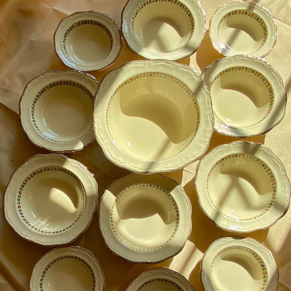 Vintage Set of 6 Marquis Shape Alfred Meakin Soup Bowl 18 KT. Gold Gilt England + 1 Salad Bowl + 5 Desert Bowl, 12 Pieces in Total