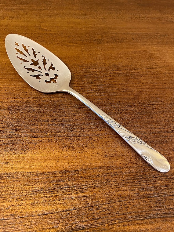 Vintage Bridal Wreath, Pie/cake Server by Tudor Plate Oneida