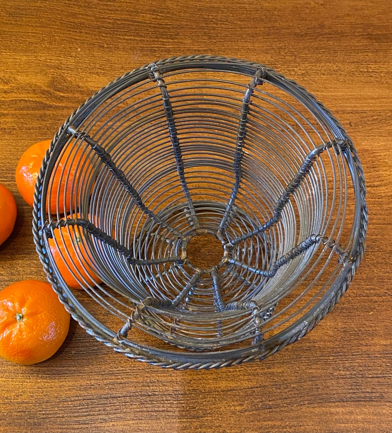 Late 19th / Early 20th Century French Hand Made Twisted Metal Wire Basket zdjęcie 5