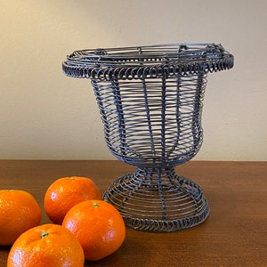 Late 19th / Early 20th Century French Hand Made Twisted Metal Wire Basket zdjęcie 1