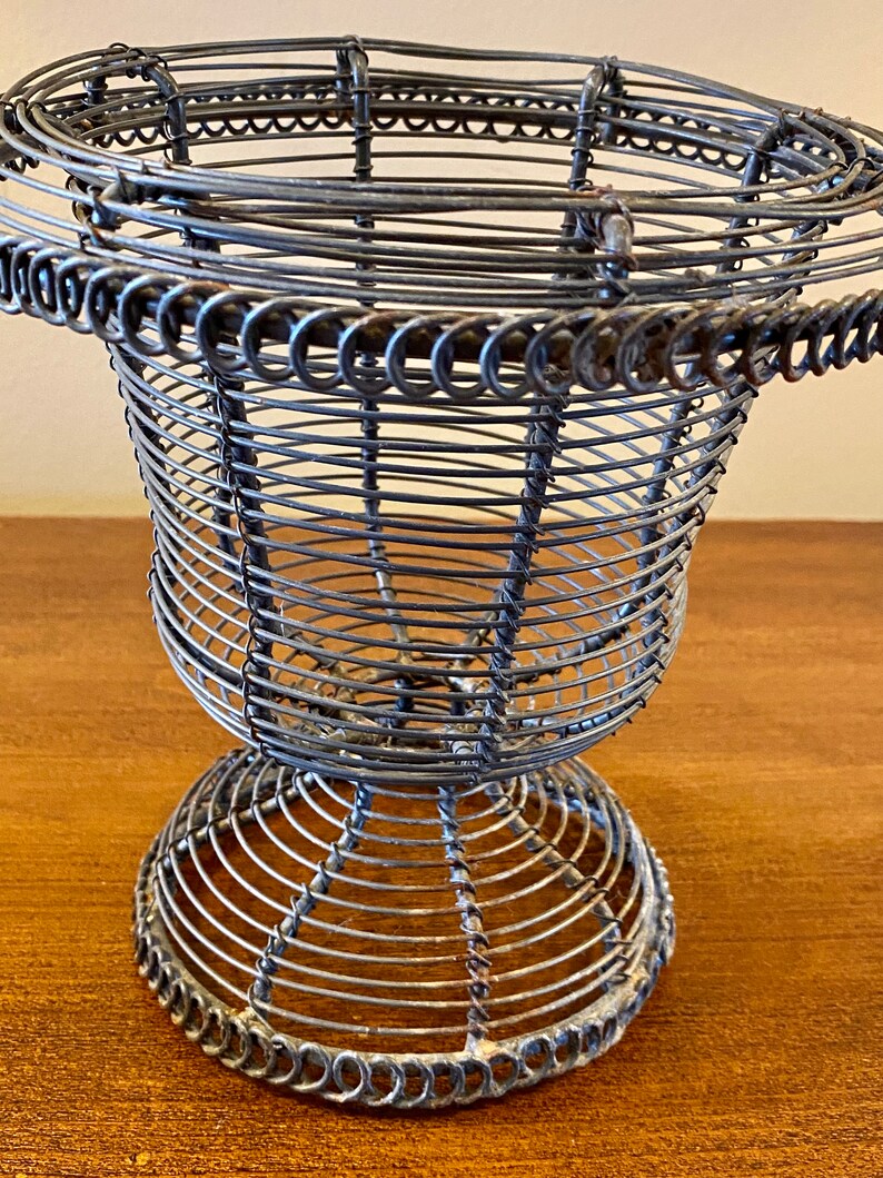 Late 19th / Early 20th Century French Hand Made Twisted Metal Wire Basket zdjęcie 3