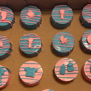 12 chocolate covered oreos pink & blue