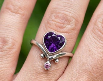 Bague coeur en améthyste avec accent de grenat rhodolite | Bague délicate en argent sterling 925 | Cadeau pour elle | Bijoux avec pierre de naissance de février
