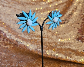 Vintage Earrings, Vintage Weiss, Vintage Turquoise, 60s Earrings, Flower Earrings, Clip Earrings, Excellent Condition