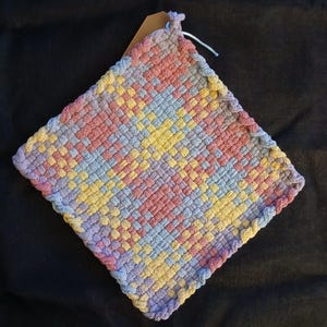 Large woven Pot Holder
