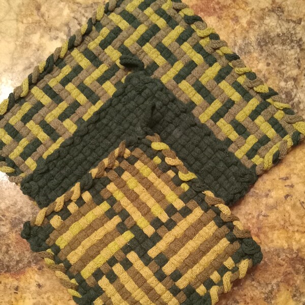 Hand woven 3 piece pot holder sets. Trivets, placemats.