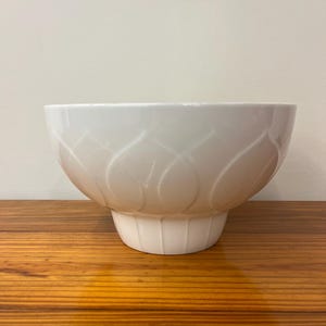 Rosenthal Lotus porcelain serving bowl from the Bjørn Wiinblad Studio-Linie collection