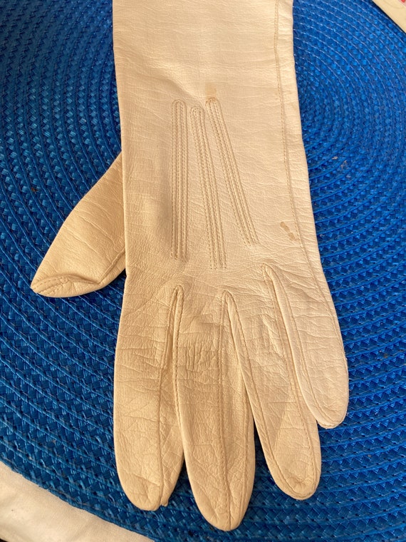 Evening cream leather gloves - image 4