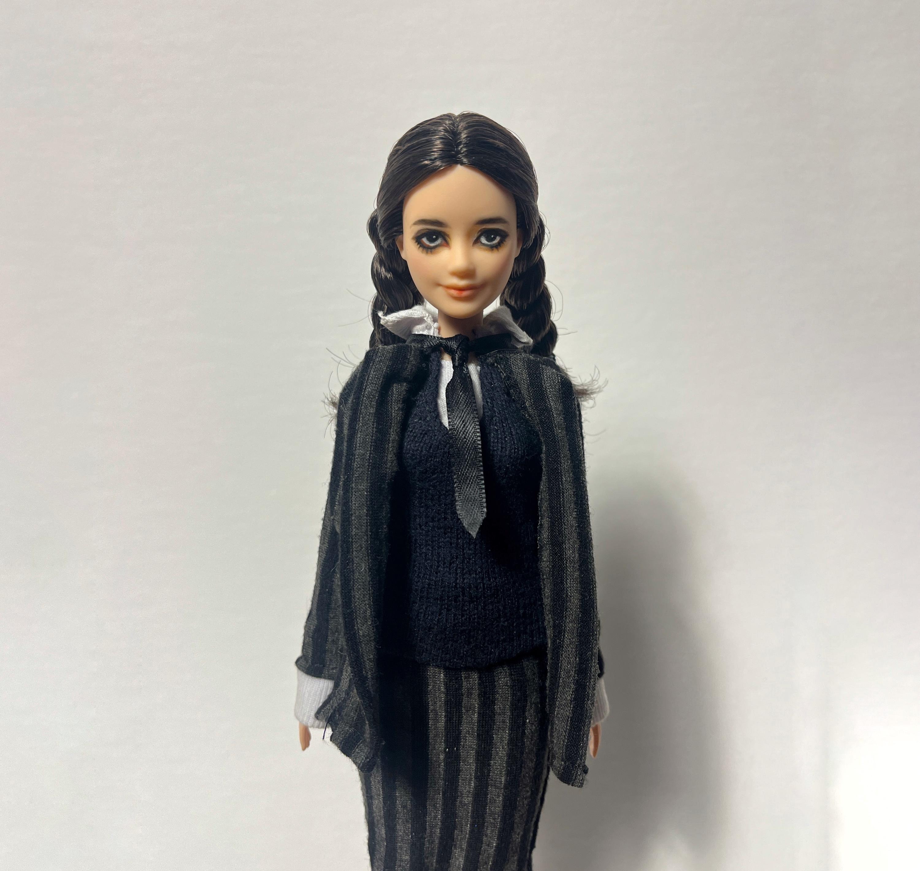 バービー人形  アダムスファミリー Amazon.com: The Addams Family Giftset : Toys & Games