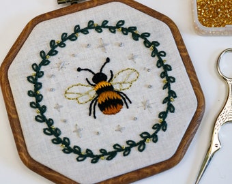 Bee Embroidery Hoop Art, Home Decor, Wall Art Hanging, Wildlife Cottagecore Art