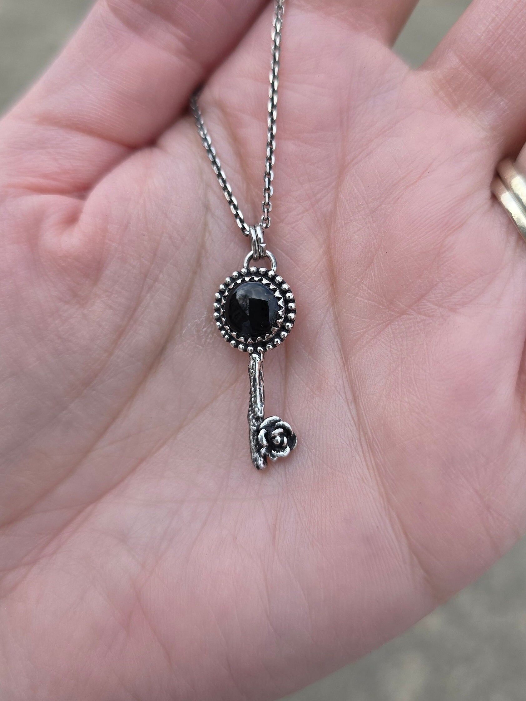 ブレスレット LESS IS MORE Onyx Antique Key Necklace Black Onyx Key Pendant - Etsy