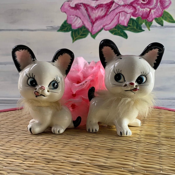 Near MINT Vintage Anthropomorphic Kitschy Kitty Cat Salt and Pepper Shakers, Whiskers and Fur Intact, Collectible Ceramic Japan Shakers