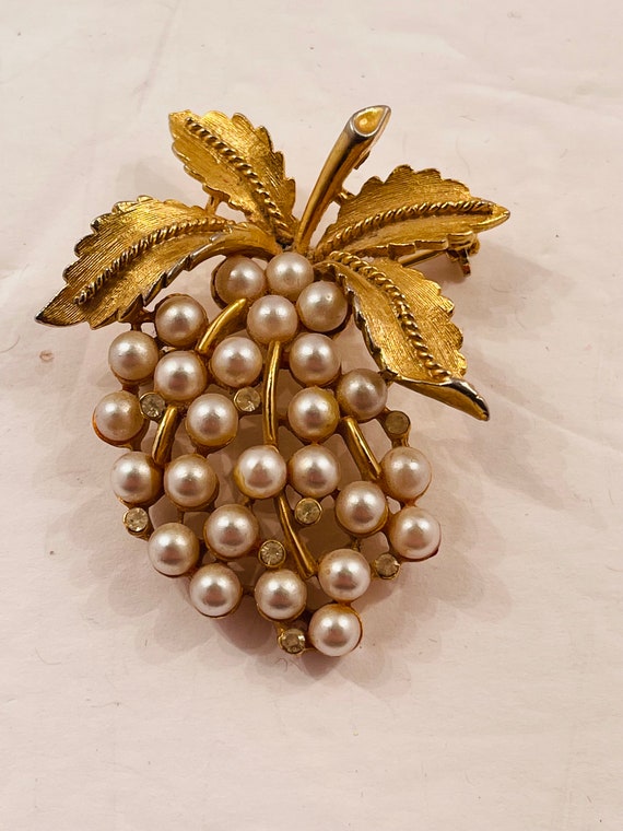 Vintage Faux Pearl Grape Bunch Gold Tone Brooch