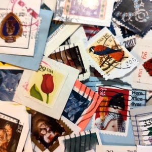 Sellos postales usados de EE. UU. en papel: manualidades, revistas basura y collage