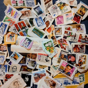 Surtido de sellos postales usados de EE. UU. en papel: Lote para manualidades y collages
