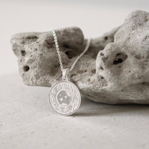 Halskette 'Mond' | 925 Sterling Silber | eigenes Design | Halsschmuck | filigranes Geschenk | Medaillon