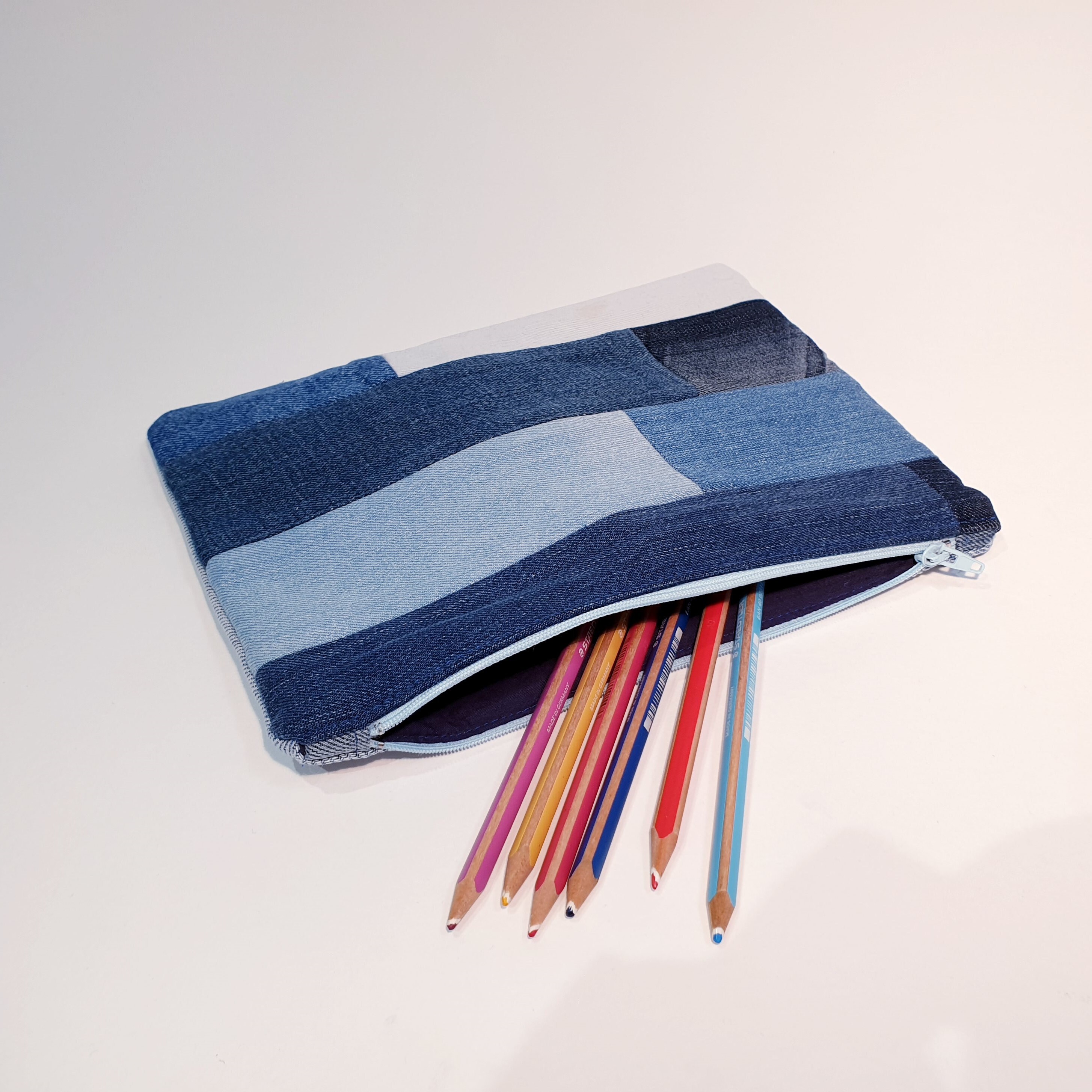 Trousse Plate en Patchwork de Jeans Recyclé, Trousse Eco Frendly