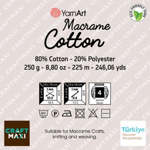 Op de afbeelding: YarnArt Macrame Cotton garen is 80% katoen en 20% polyester. Het garen is middeldik, 250 gram (8,8 ounce) en 225 meter (246 yards) lang. Het garen is geschikt voor macram&eacute;-werk, breien en weven. Het etiket bevat wasinstructies en een garenmaattabel.