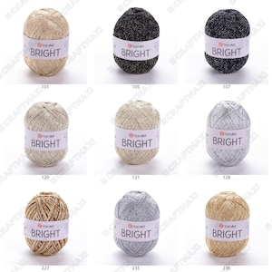 Op de afbeelding: Negen garenspoelen in verschillende kleuren, waaronder goud, zilver, zwart en beige. Elke spoel heeft een label met de tekst "YarnArt BRIGHT".