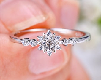 SNOWFLAKE CZ Ring, Flower Snow Ring, Floral Snowflake Ring, 925 Sterling Silver Cubic Zirconia Love Best Graduation Gift