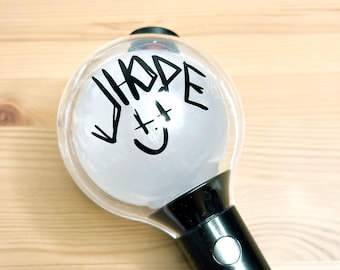 Hobi / J-Hope - Calcomanía luminosa de bomba del ejército de Jack In The Box JITB