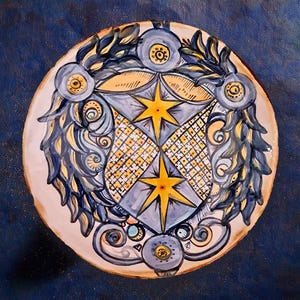 L'assiette « Stemma della stella » est une pièce unique, entièrement réalisée à la main. La céramique, cuite à plusieurs reprises, est peinte et émaillée à la main.