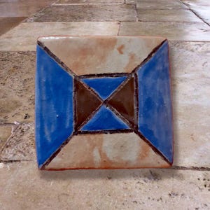 Tile &quot;Corda Seca Walls&quot; handmade ceramic tile made of terracotta-colored clay, Corda Seca with engobe blue/brown, glazed