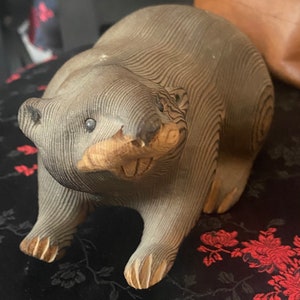 Vintage Kadian Craft LTD cedar carved badger ! Add to your collection. Cute and in very nice condition.