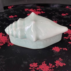 Vintage Ceramic Conch Sea Shell Trinket Box 3D like