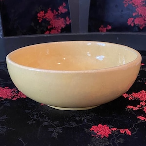 Vintage McCoy pottery yellow serving bowl kitchenware. Lots of crazing.