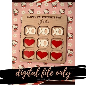 以下が含まれることがあります： 「Happy Valentine's Day」と名前の「Jade」が書かれた木製のおはじきゲーム。ゲームボードは、ハートと「XO」のシンボルが描かれた9つのマスで構成されています。