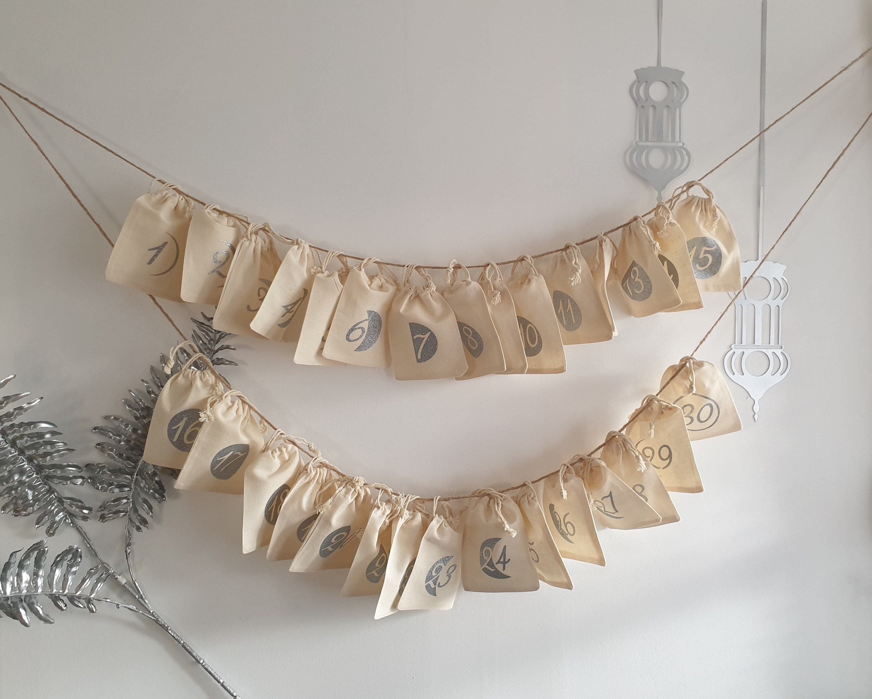 Calendrier Ramadan Personnalisable Argenté 30 Petits Pochons Calendrier Lunaire et Une Pochette Kare