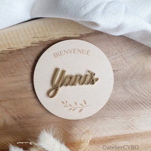 Médaillon Bienvenue bébé en bois personnalisable Cadeau de naissance Annonce prénom Accessoire photo nouveau né