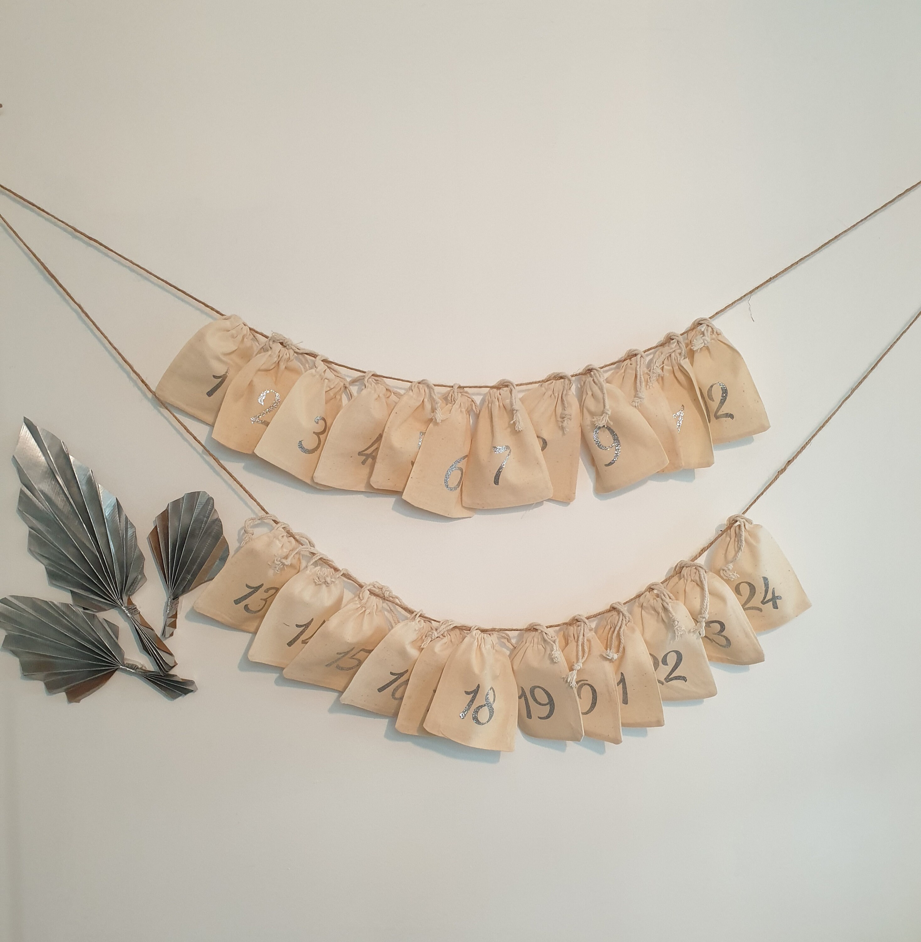 Calendrier de L'avent en Tissu 24 Petits Pochons et Sac Rangement Fait Main